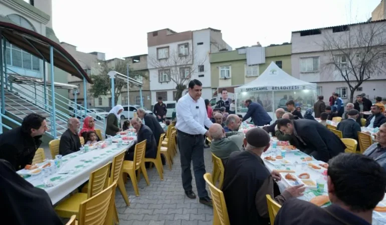 ŞEHİTKAMİL’DE RAMAZAN BEREKETİSOFRALARA TAŞINIYOR 34 IMG_9506