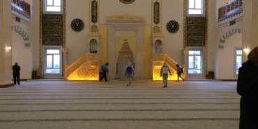 GAZİANTEP BÜYÜKŞEHİR, İLK TERAVİH ÖNCESİ CAMİLERİ GÜL SUYU İLE YIKIYOR 127 IMG_9516