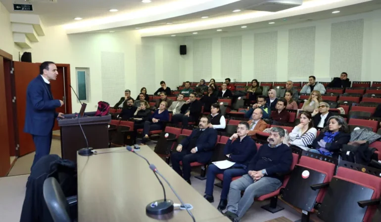 GAZİANTEP ÜNİVERSİTESİNDE TÜBİTAK VE 2026 BAP PROJELERİ TANITIM SEMİNERİ DÜZENLENDİ 29 IMG_9526