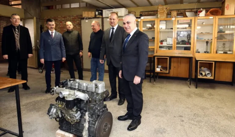 REKTÖR PROF. DR. DOĞAN MAKİNE MÜHENDİSLİĞİ AKADEMİSYENLERİYLE BULUŞTU 31 REKTÖR PROF_ DR_ DOĞAN MAKİNE MÜHENDİSLİĞİ AKADEMİSYENLERİYLE BULUŞTU - (4)