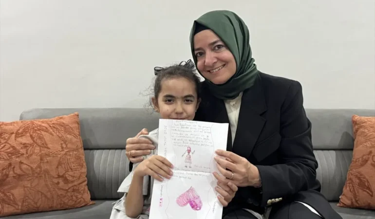 Parti Genel Başkan Yardımcısı Kaya, depremzede ailenin iftar sofrasına konuk oldu 27 ak-parti-genel-baskan-yardimcisi-kaya-depremzede-ailenin-iftar-sofrasina-konuk-oldu_e179d37c039b-1100x650