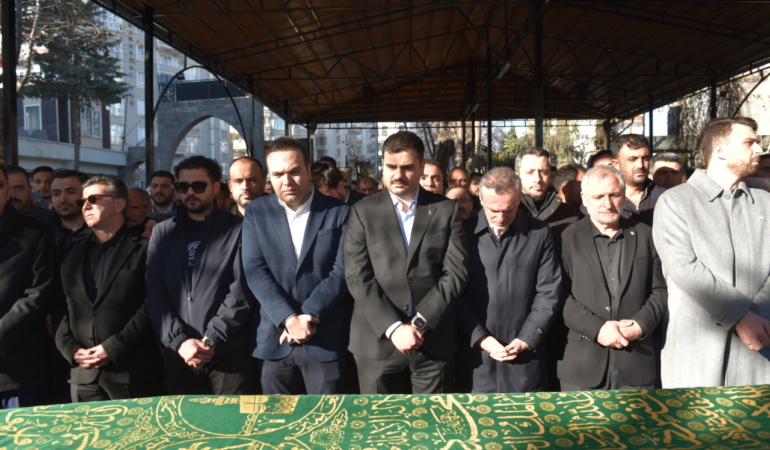 AK Parti Genel Sekreteri İnan'ın babaannesi son yolculuğuna uğurlandı 26 AK Parti Genel Sekreteri İnan'ın babaannesi son yolculuğuna uğurlandı