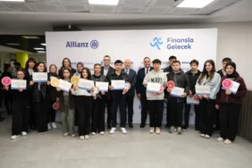 Şam'daki Emevi Camisi'nin halılarının üretimi tamamlandı 1 thumbnail