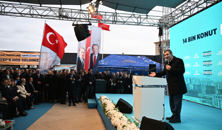 Cumhurbaşkanı Yardımcısı Yılmaz, Gaziantep'te konut kura çekilişi töreninde konuştu: