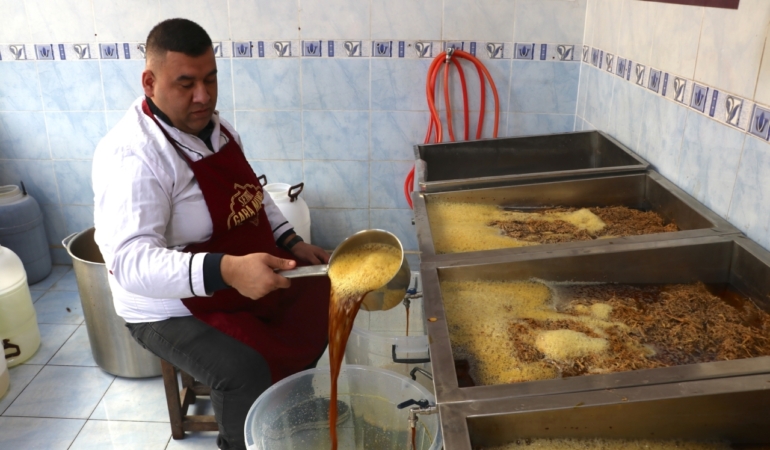 Gazianteplilerin iftar sofralarındaki vazgeçilmez içeceği: "Meyan şerbeti" 29 Gazianteplilerin iftar sofralarındaki vazgeçilmez içeceği: "Meyan şerbeti"