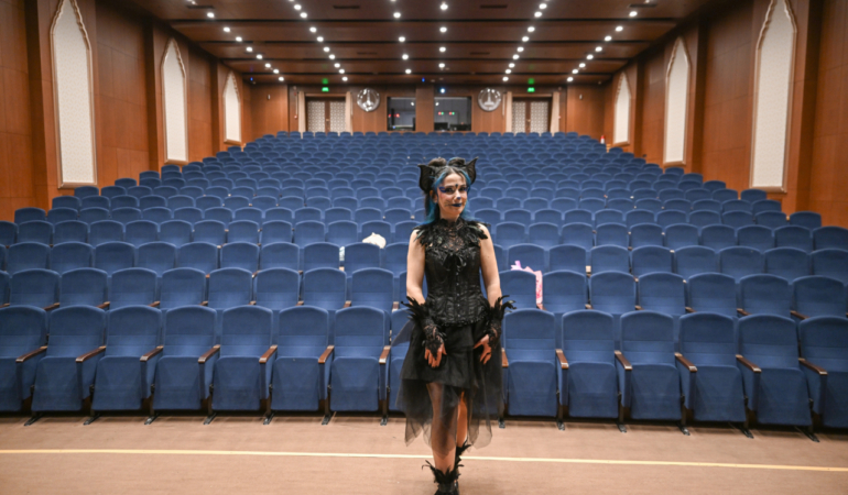 Gaziantep'te "Alice Müzikali" sanatseverlerle buluştu 24 Gaziantep'te "Alice Müzikali" sanatseverlerle buluştu