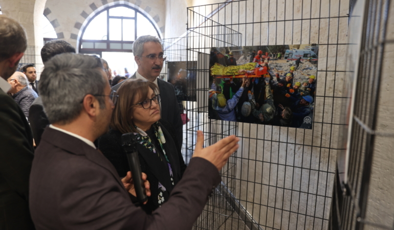 Gaziantep'te, Anadolu Ajansının deprem fotoğraflarının yer aldığı sergi açıldı