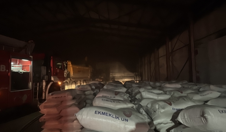 Gaziantep'te fabrikada çıkan yangın söndürüldü 161 Gaziantep'te fabrikada çıkan yangın söndürüldü