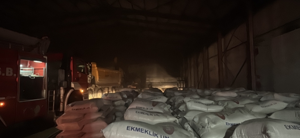 Gaziantep'te fabrikada çıkan yangın söndürüldü 1 Gaziantep'te fabrikada çıkan yangın söndürüldü