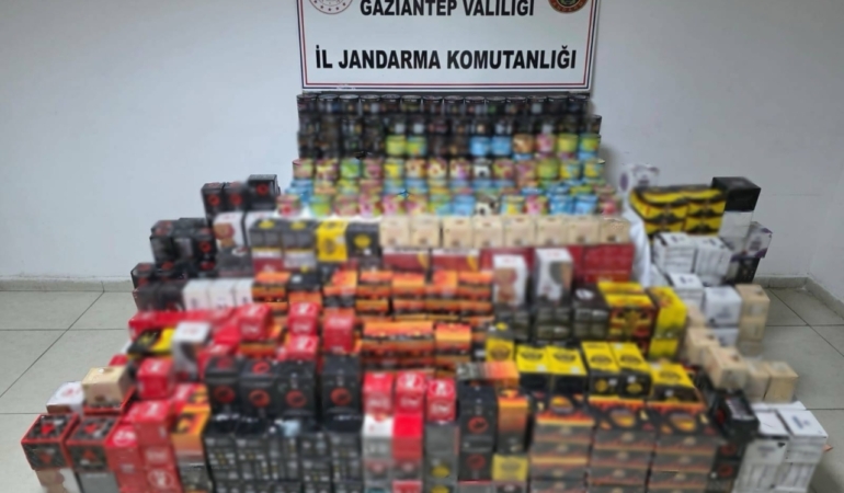Gaziantep'te kaçakçılık operasyonunda 2 şüpheli gözaltına alındı 25 Gaziantep'te kaçakçılık operasyonunda 2 şüpheli gözaltına alındı
