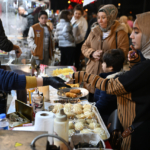 Gaziantep'te kurulan "Ramazan Sokağı"na yoğun ilgi 17 Gaziantep'te kurulan "Ramazan Sokağı"na yoğun ilgi