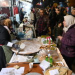Gaziantep'te kurulan "Ramazan Sokağı"na yoğun ilgi 11 Gaziantep'te kurulan "Ramazan Sokağı"na yoğun ilgi