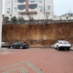 Gaziantep'te sitenin istinat duvarı çökmesi sonucu 4 dairede hasar oluştu