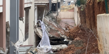 Gaziantep'te sitenin istinat duvarı çökmesi sonucu 4 dairede hasar oluştu