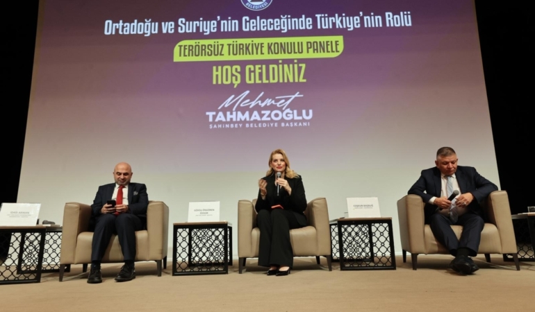 Gaziantep'te "Terörsüz Türkiye" paneli düzenlendi 28 Gaziantep'te "Terörsüz Türkiye" paneli düzenlendi