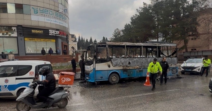 Gaziantep'te yolcu midibüsünde çıkan yangın söndürüldü