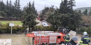 Nurdağı'nda ilkokulun bacasında çıkan yangın söndürüldü