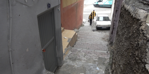 Şanlıurfa'da iftarlıklar kapı kapı dağıtılıyor 10 Şanlıurfa'da iftarlıklar kapı kapı dağıtılıyor