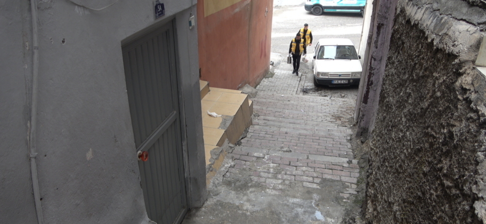 Şanlıurfa'da iftarlıklar kapı kapı dağıtılıyor 7 Şanlıurfa'da iftarlıklar kapı kapı dağıtılıyor