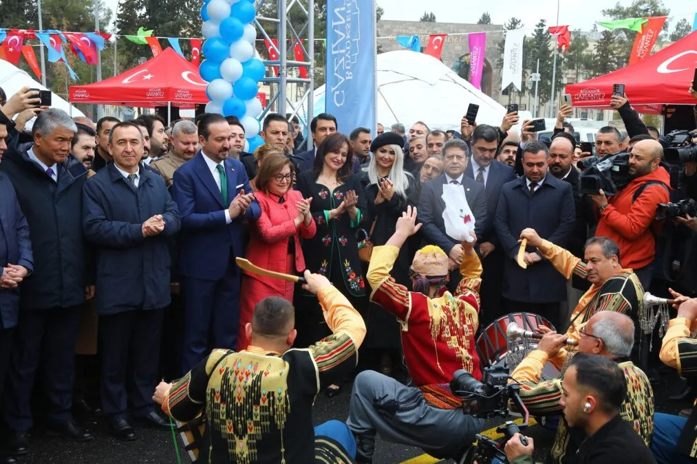 GAZİANTEP’TE NEVRUZ BİRLİK VE KARDEŞLİK MESAJLARIYLA KUTLANDI 1 32225
