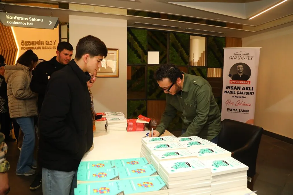GAZİANTEP BÜYÜKŞEHİR EV SAHİPLİĞİNDE OYTUN ERBAŞ İNSAN AKLINI ANLATTI 1 37545