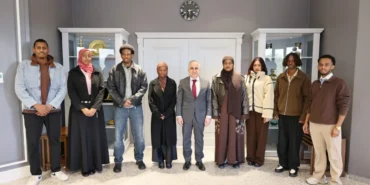 GAÜN REKTÖRÜ DOĞAN KENYALI ÖĞRENCİLERLE BİR ARAYA GELDİ-1