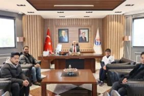 GAÜN REKTÖRÜ PROF_DR_ DOĞAN MYANMARLI ÖĞRENCİLERLE BİR ARAYA GELDİ-1