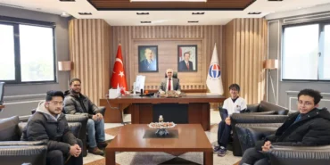 GAÜN REKTÖRÜ PROF_DR_ DOĞAN MYANMARLI ÖĞRENCİLERLE BİR ARAYA GELDİ-1