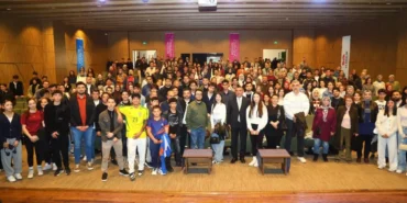 GAZİANTEP BÜYÜKŞEHİR EV SAHİPLİĞİNDE OYTUN ERBAŞ İNSAN AKLINI ANLATTI (1)