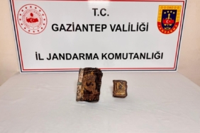 Gaziantep'te tarihi eser niteliğinde altın yazmalı 2 kitap ele geçirildi