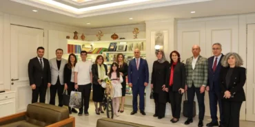 BAŞKAN ŞAHİN MAKAMINI MİNİK BEREN ÖZDEMİR’E DEVRETTİ (1)