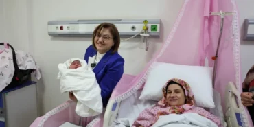 “BİR UMUT BİR CAN” TÜP BEBEK DESTEĞİ PROJESİ’NİN İLK BEBEĞİ DÜNYAYA GELDİ (5)