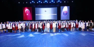 GAÜN DİŞ HEKİMLİĞİ FAKÜLTESİ ÖĞRENCİLERİ BEYAZ ÖNLÜKLERİNİ GİYDİ-2