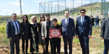 GAÜN NİZİP EĞİTİM FAKÜLTESİ’NDE ŞEHİT ÖĞRETMEN AYŞENUR ALKAN ANISINA FİDANLIK OLUŞTURULDU - (1)