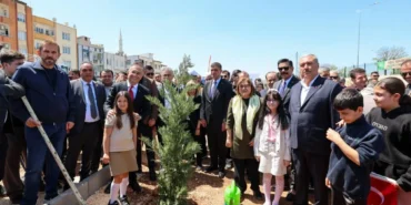 GAZİANTEP BÜYÜKŞEHİR’DEN 23 NİSAN’A ÖZEL FİDAN DİKİM TÖRENİ (2)
