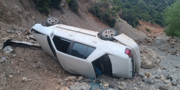 Gaziantep'te dere yatağına devrilen otomobilin sürücüsü yaralandı