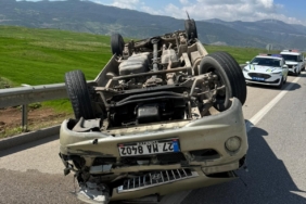 Gaziantep'te devrilen otomobilin sürücüsü yaralandı