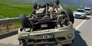 Gaziantep'te devrilen otomobilin sürücüsü yaralandı