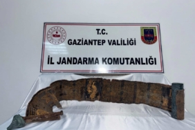Gaziantep'te piton derisine işlenmiş İbranice altın yazma kitap ele geçirildi