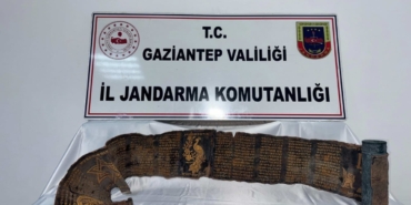 Gaziantep'te piton derisine işlenmiş İbranice altın yazma kitap ele geçirildi
