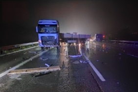TAG Otoyolu'nda çekiciyle çarpışan kamyonetteki 1 kişi öldü, 1 kişi yaralandı