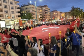 Gaziantep, Kahramanmaraş ve Şanlıurfa'da 19 Mayıs etkinlikleri kapsamında fener alayı düzenlendi