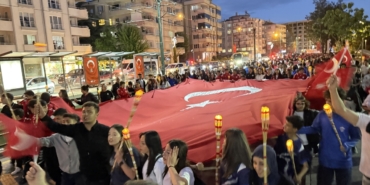 Gaziantep, Kahramanmaraş ve Şanlıurfa'da 19 Mayıs etkinlikleri kapsamında fener alayı düzenlendi