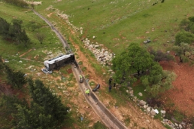 Gaziantep'te devrilen işçi servisindeki 16 kişi yaralandı