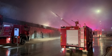 Gaziantep'te mobilya fabrikasında çıkan yangına müdahale ediliyor