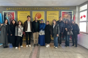 GİBTÜ öğrencileri görme engellilere rehberlik yaptı