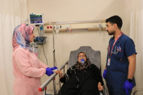 Hemşire anne ile doktor oğlu aynı hastanede görev yapıyor 7 Hemşire anne ile doktor oğlu aynı hastanede görev yapıyor