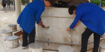 Şanlıurfa'da meslek lisesi öğrencileri camide bakım ve onarım yaptı