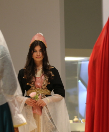 Şanlıurfa'da öğrencilerden "Osmanlı kıyafetleri" defilesi