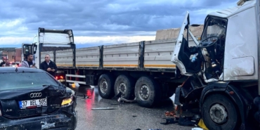 TAG Otoyolu'ndaki zincirleme trafik kazasında 1'i ağır 5 kişi yaralandı